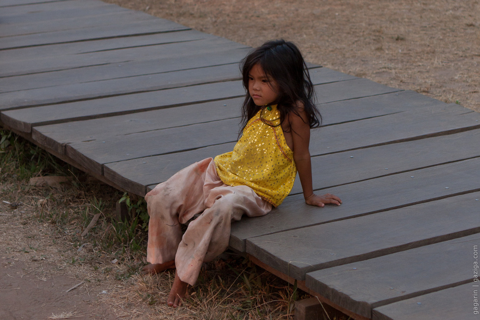 Девочка в Ангкор-Вате