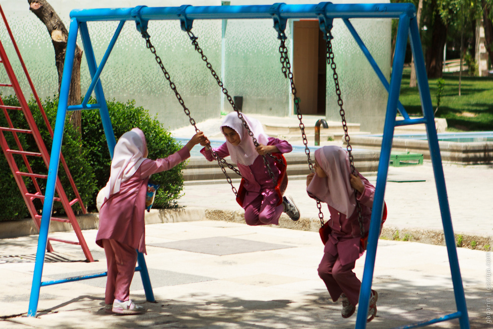 Иранские школьницы