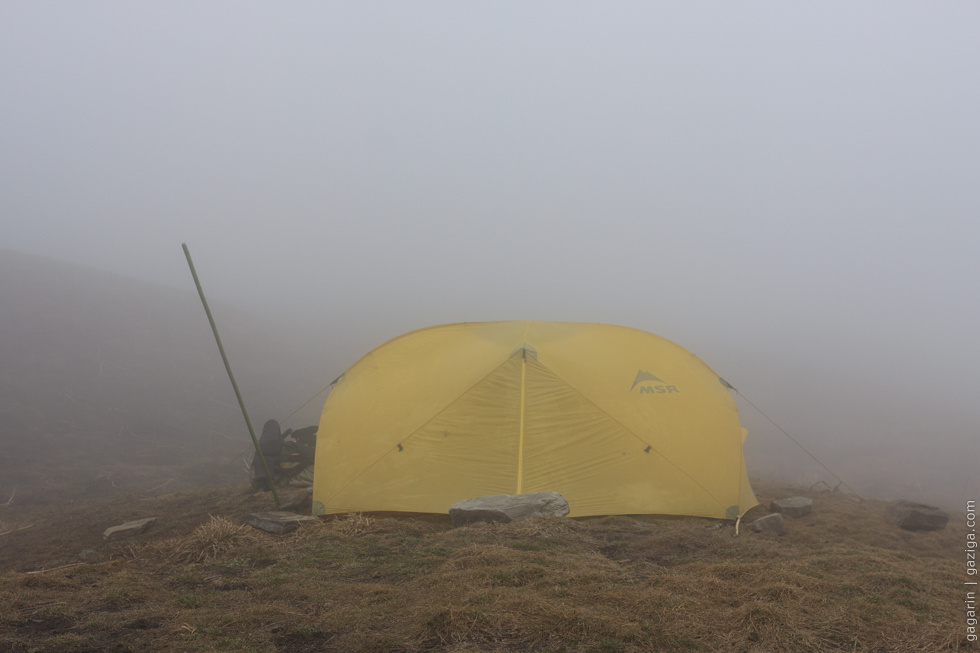 Палатка в тумане