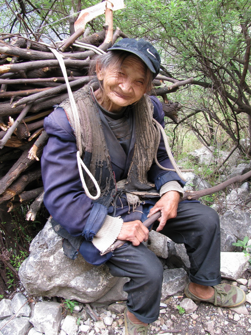babushka-s-hvorostom.jpg